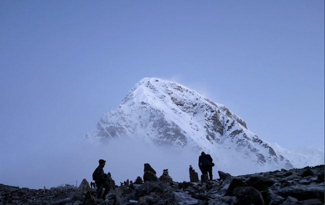 combien de temps pour monter l'everest